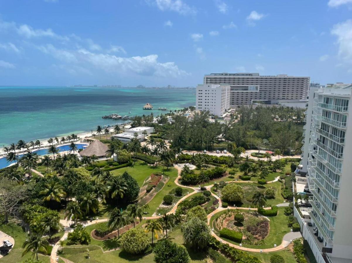 Beachfront Luxury Apartments Канкун Экстерьер фото