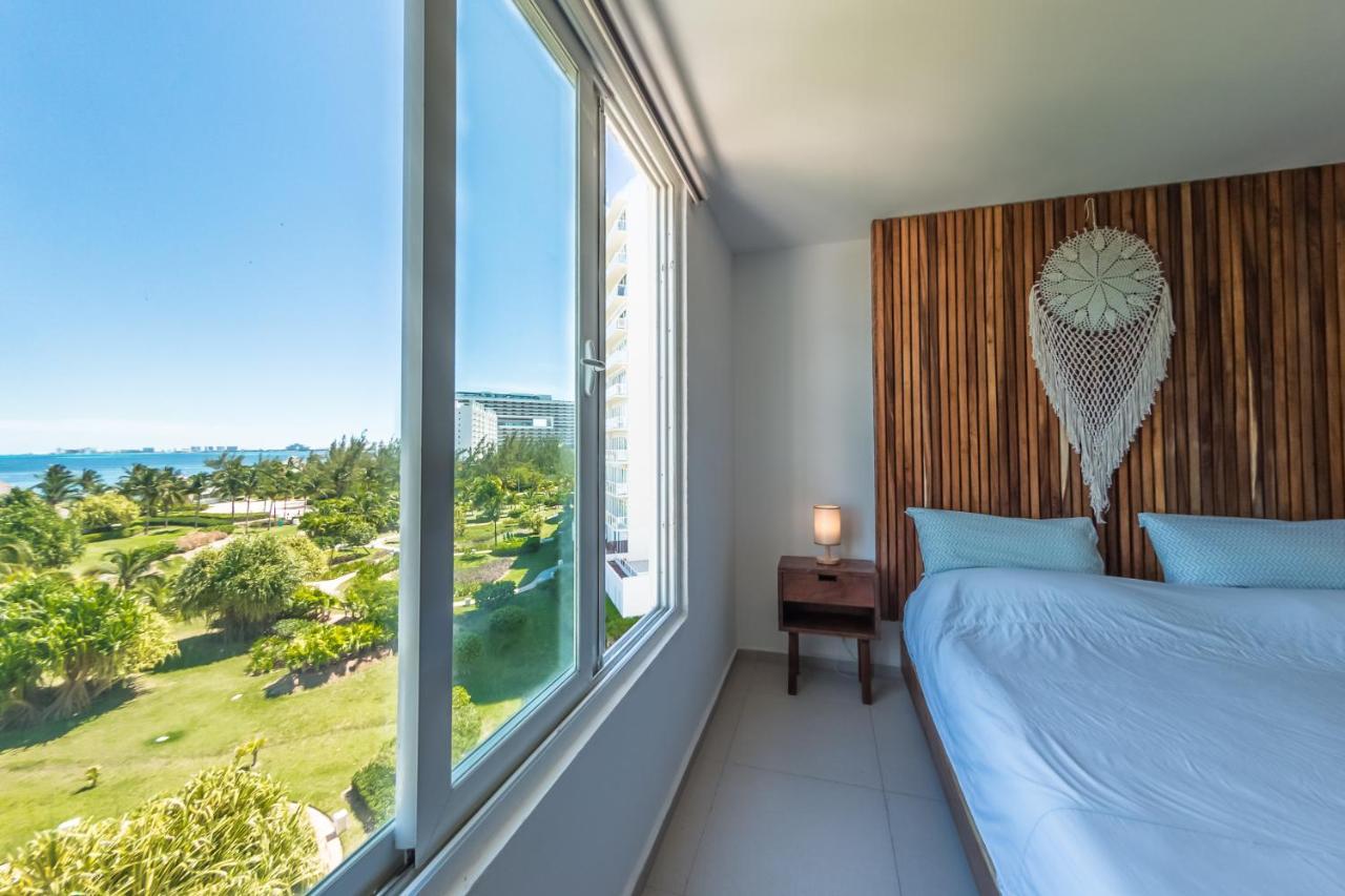 Beachfront Luxury Apartments Канкун Экстерьер фото