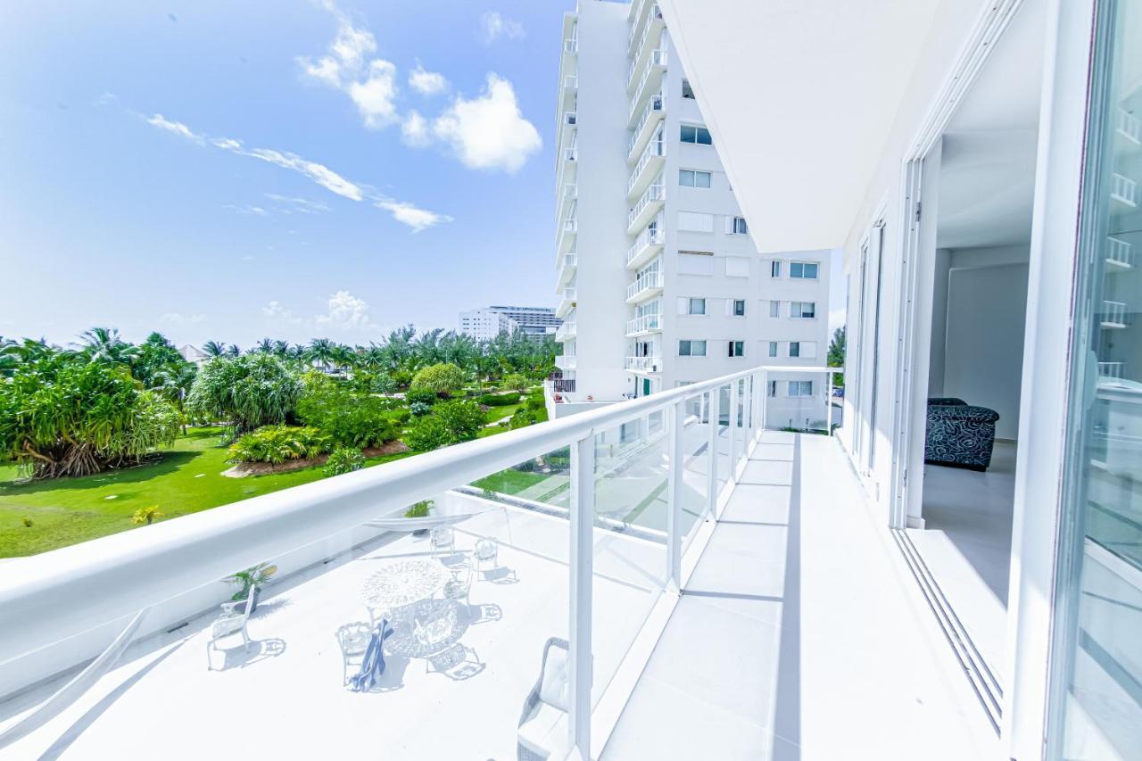 Beachfront Luxury Apartments Канкун Экстерьер фото